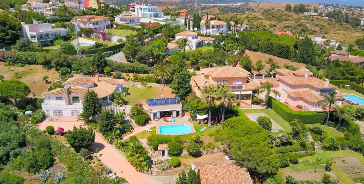 Продажа  отдельно стоящей виллы в Estepona 13