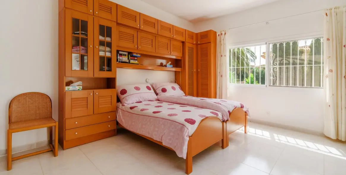 Продажа  отдельно стоящей виллы в Estepona 17