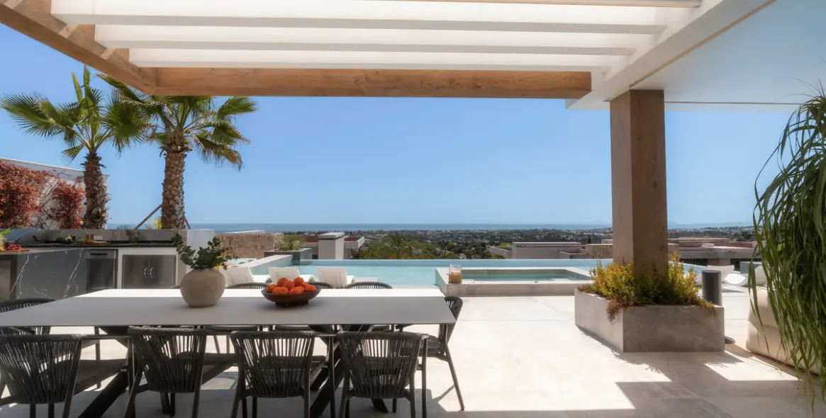 Sale of detached villa in La Quinta 14