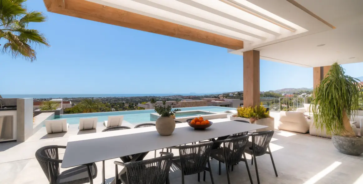 Sale of detached villa in La Quinta 15