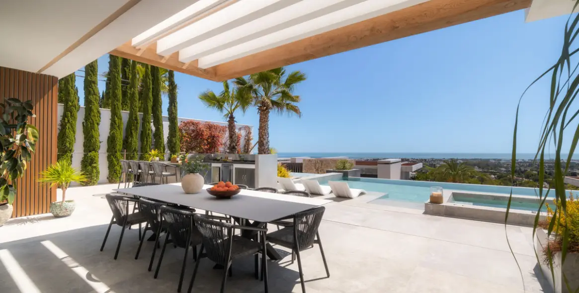 Sale of detached villa in La Quinta 16