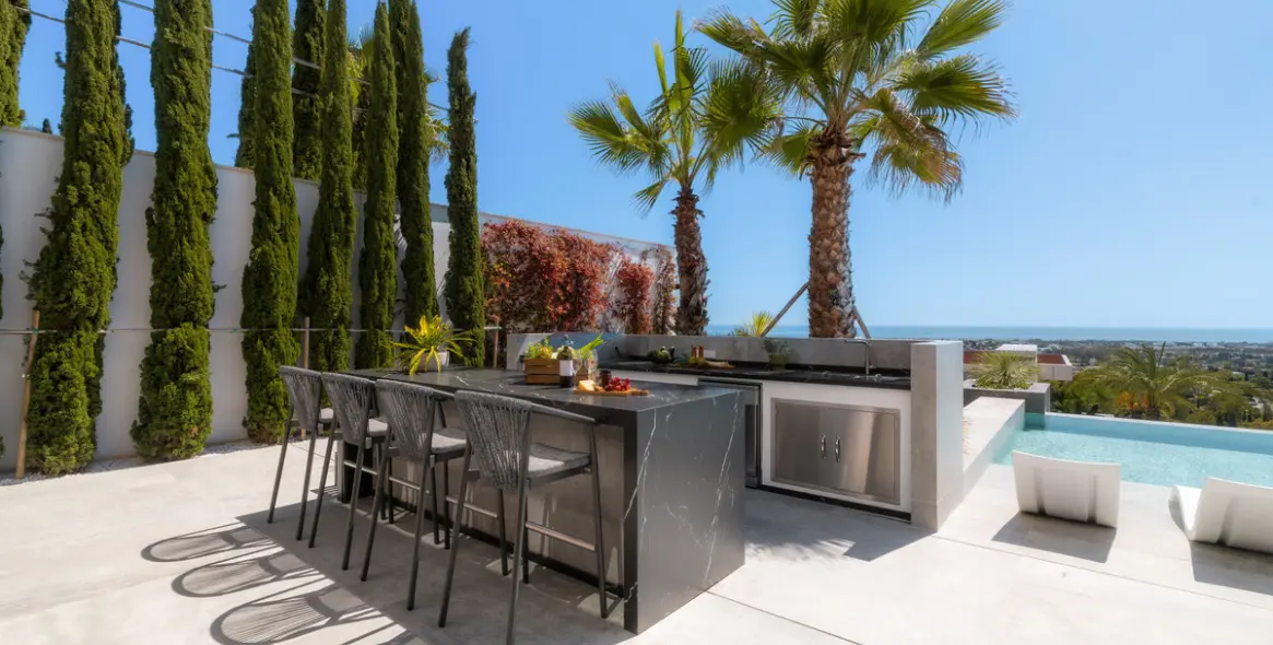 Sale of detached villa in La Quinta 17