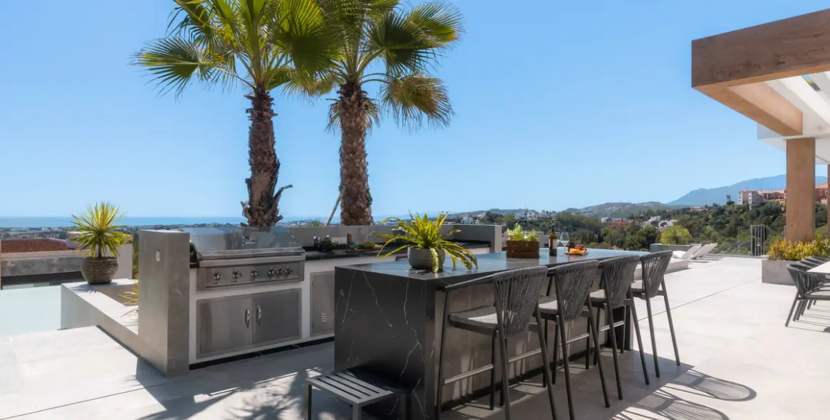 Sale of detached villa in La Quinta 19