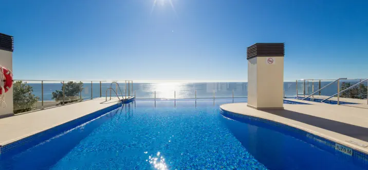 Short-term rent of middle floor apartment in Estepona 1