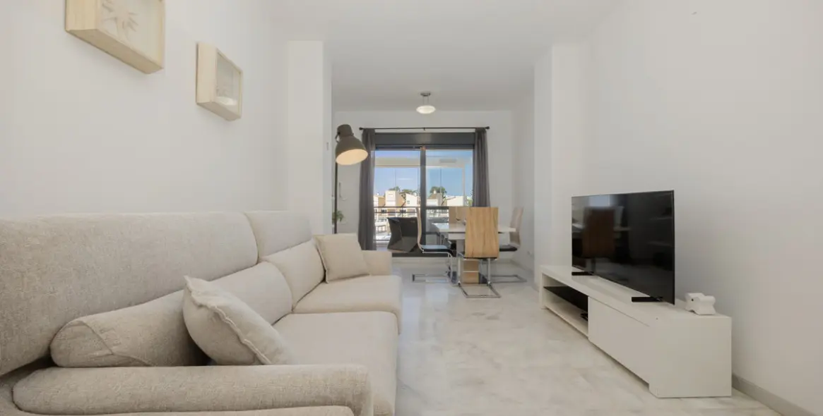Short-term rent of middle floor apartment in Estepona 4