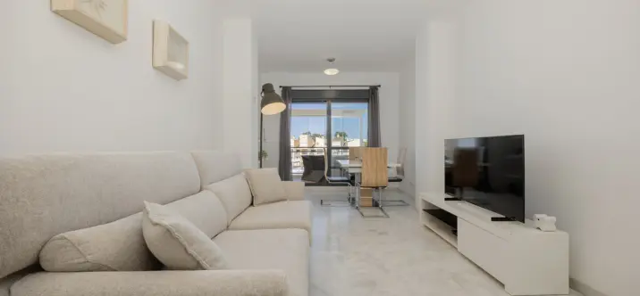Short-term rent of middle floor apartment in Estepona 3