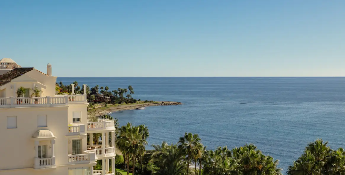 Short-term rent of middle floor apartment in Estepona 7