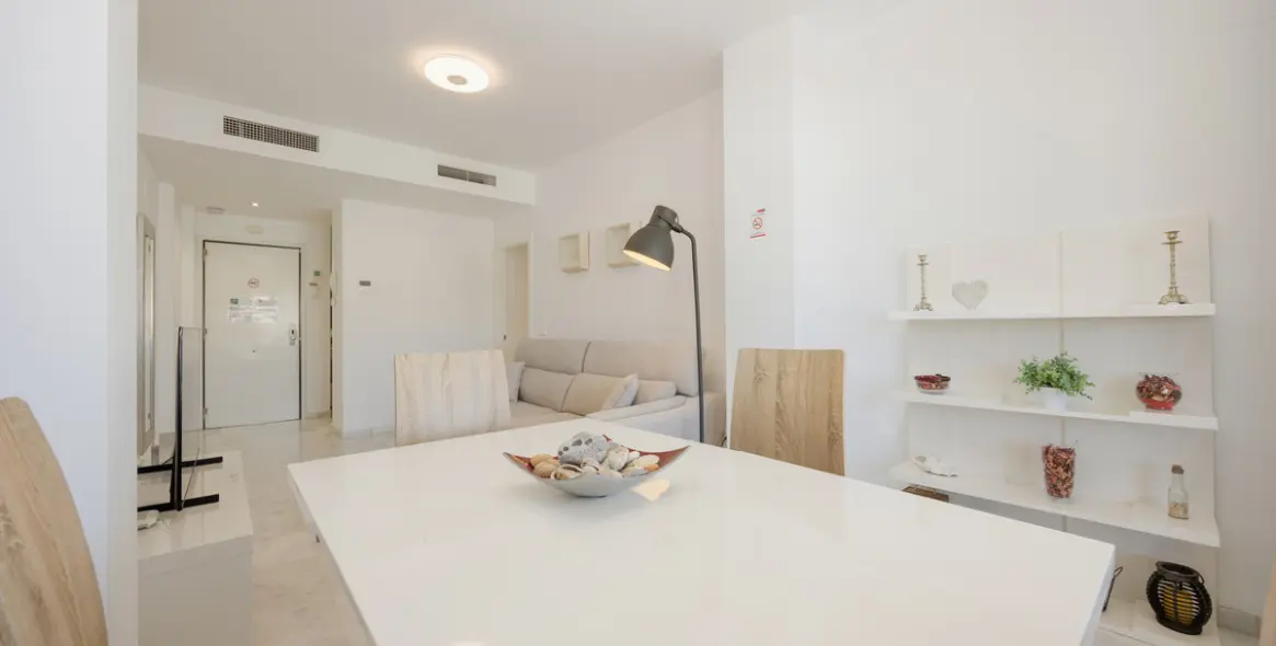 Short-term rent of middle floor apartment in Estepona 9