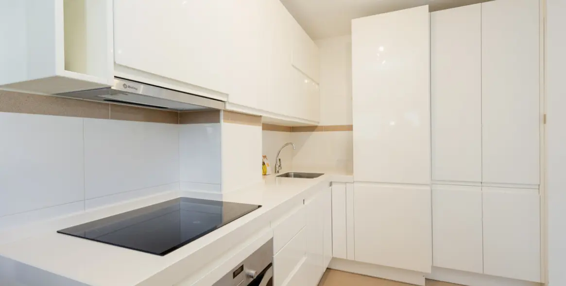 Short-term rent of middle floor apartment in Estepona 20