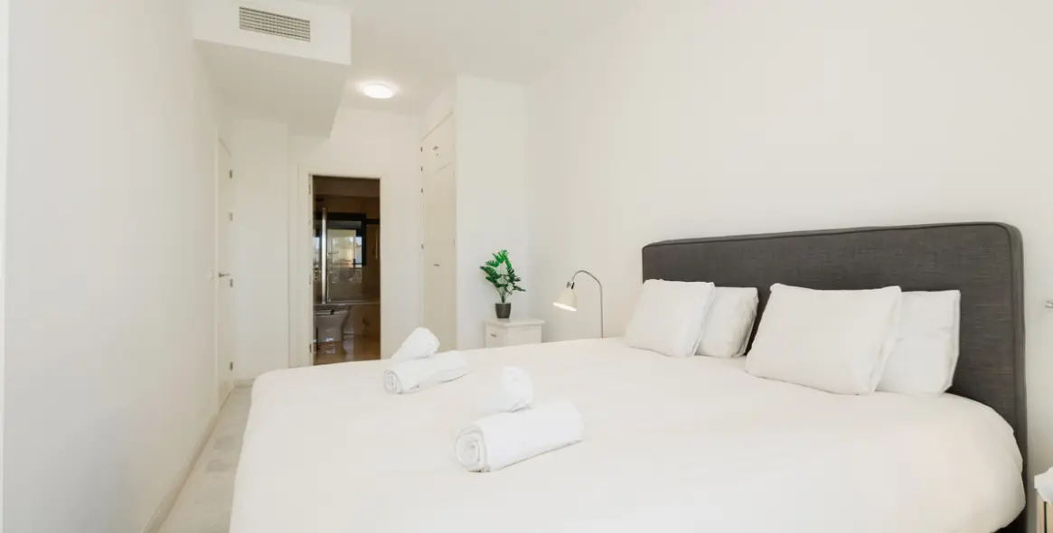 Short-term rent of middle floor apartment in Estepona 26