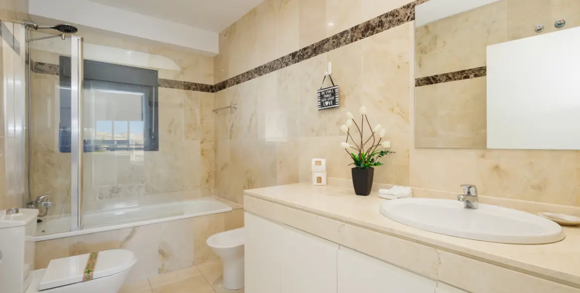 Short-term rent of middle floor apartment in Estepona 27