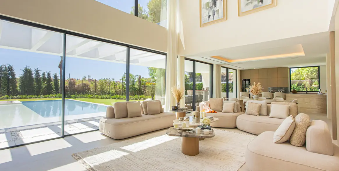 Продажа  отдельно стоящей виллы в Los Monteros 4