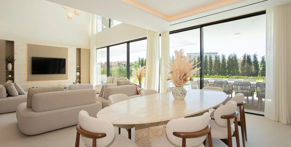 Продажа  отдельно стоящей виллы в Los Monteros 6