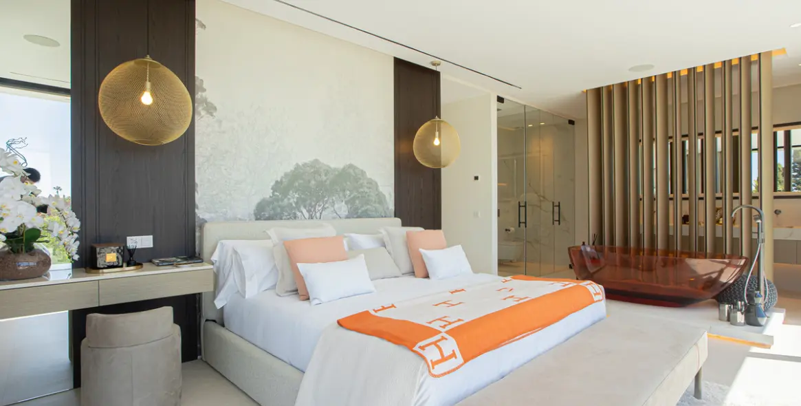 Продажа  отдельно стоящей виллы в Los Monteros 11