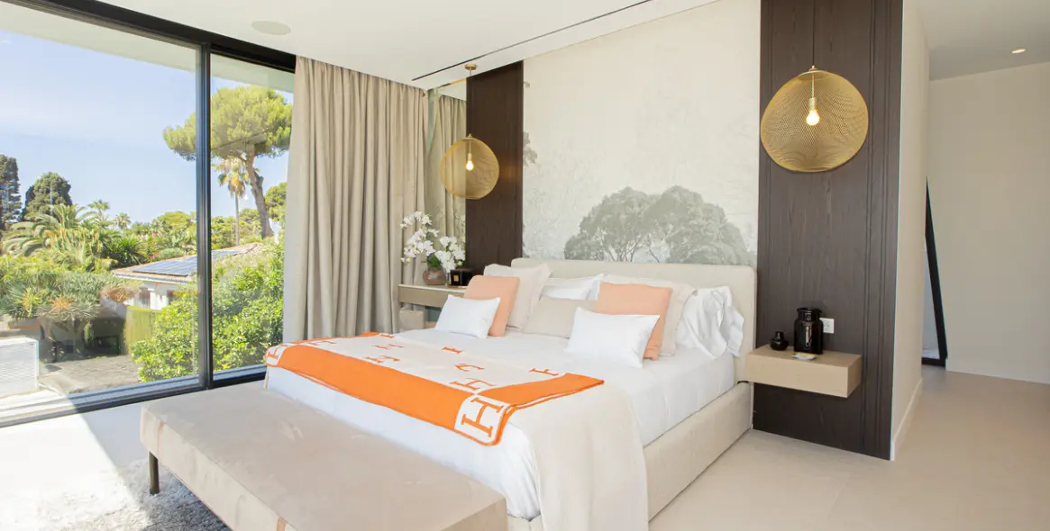 Продажа  отдельно стоящей виллы в Los Monteros 12