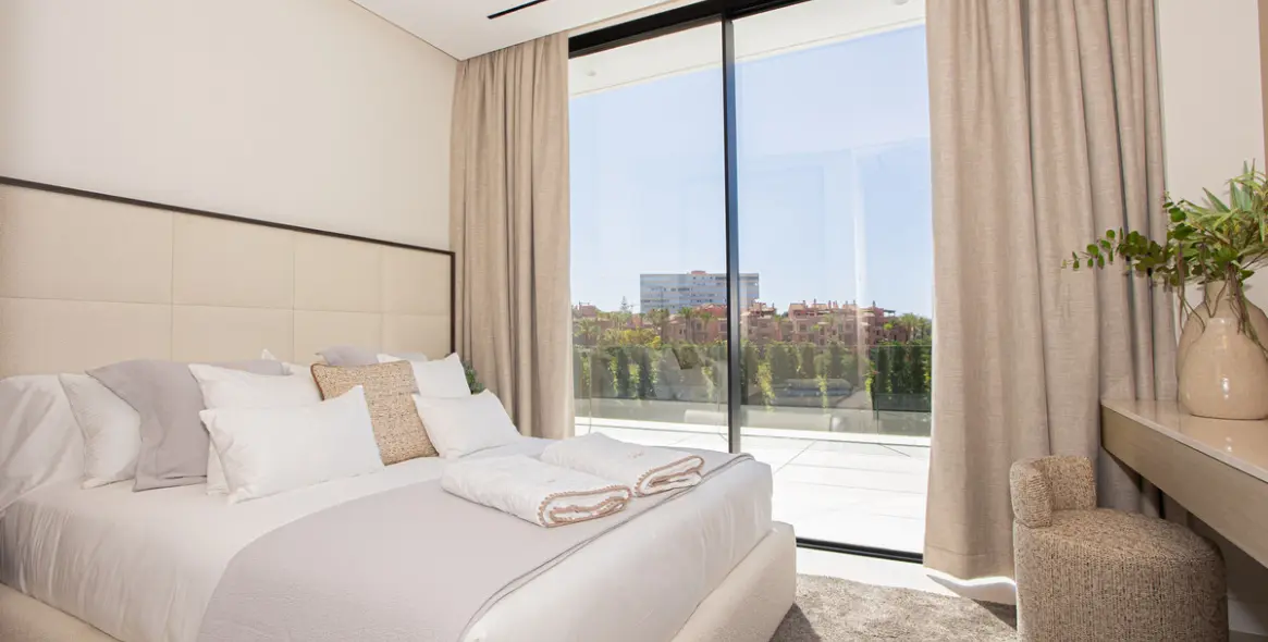 Продажа  отдельно стоящей виллы в Los Monteros 17