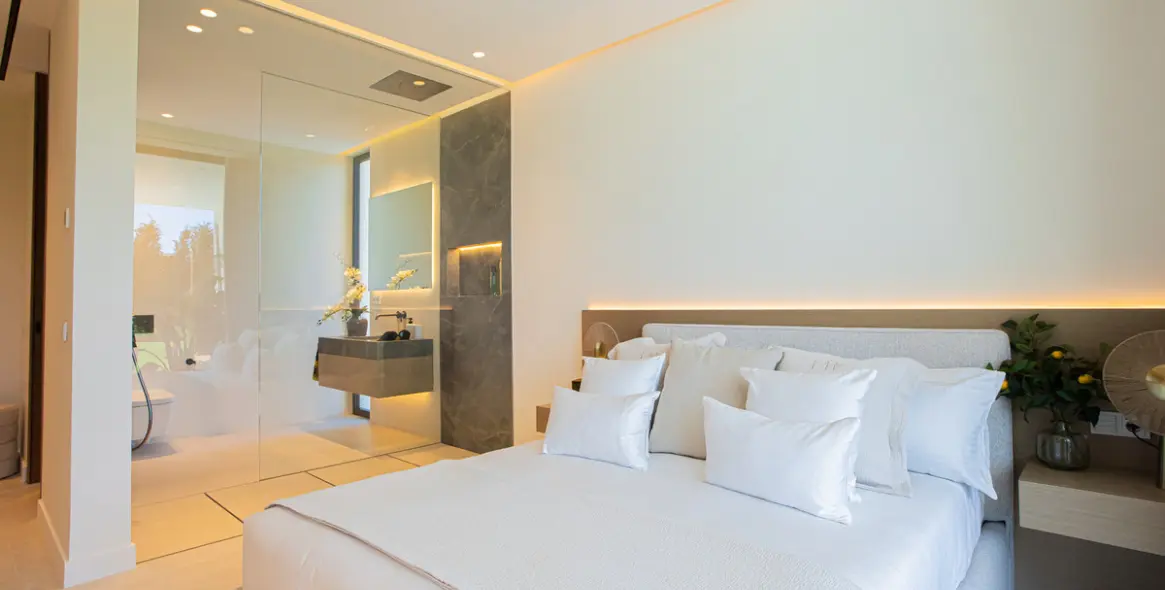 Продажа  отдельно стоящей виллы в Los Monteros 20