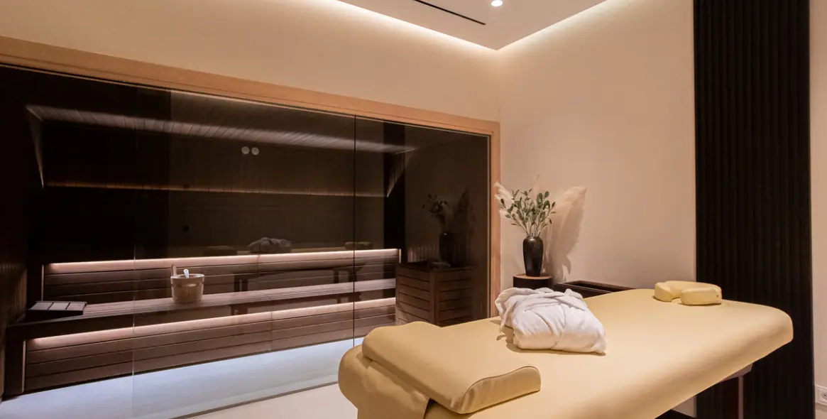 Sale of detached villa in Los Monteros 22