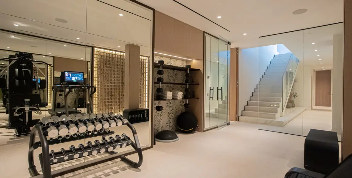 Sale of detached villa in Los Monteros 24