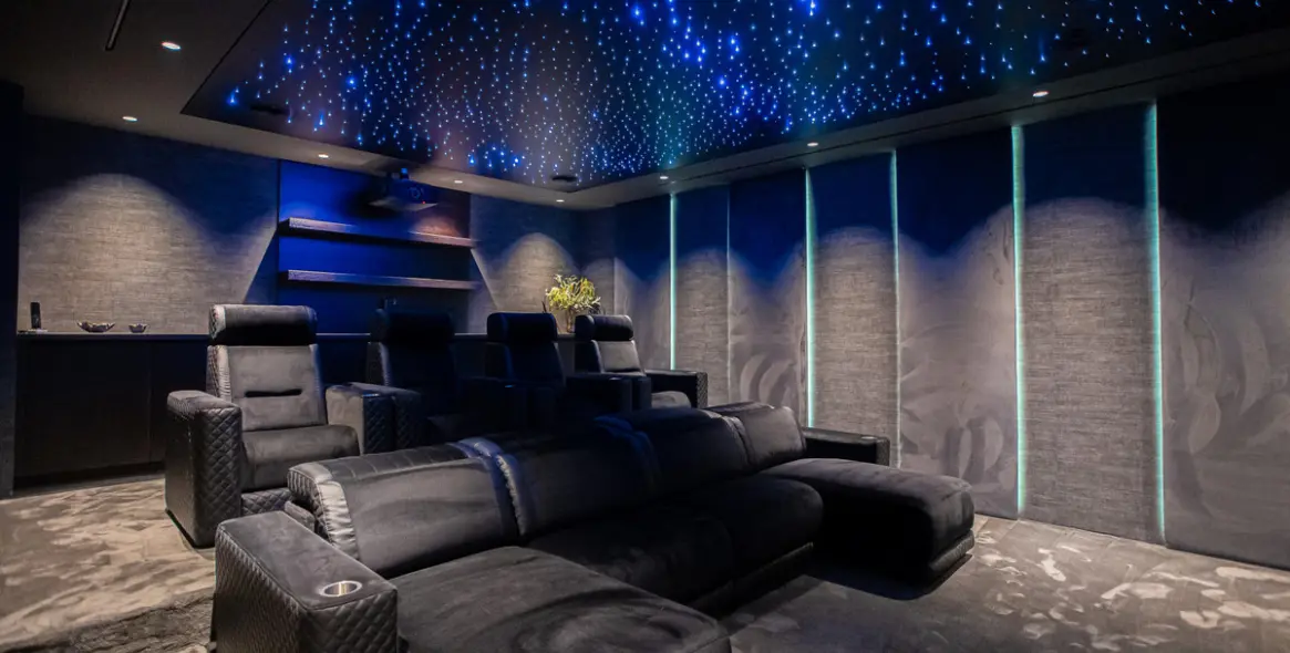 Sale of detached villa in Los Monteros 25