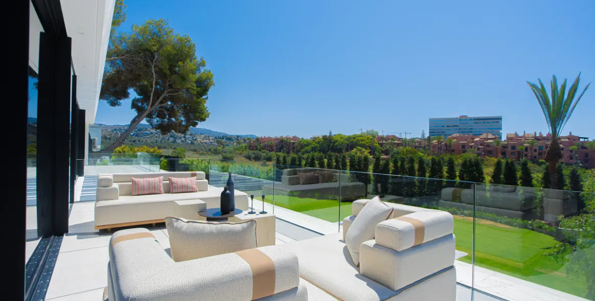 Sale of detached villa in Los Monteros 28