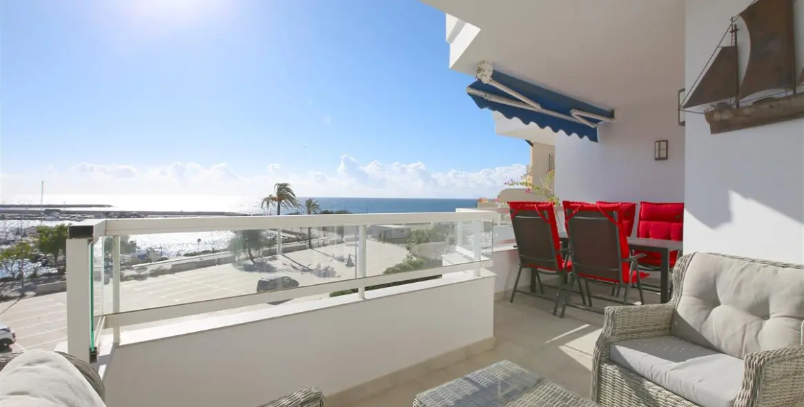 Short-term rent of middle floor apartment in Estepona 1
