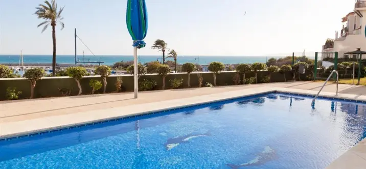 Short-term rent of middle floor apartment in Estepona 1