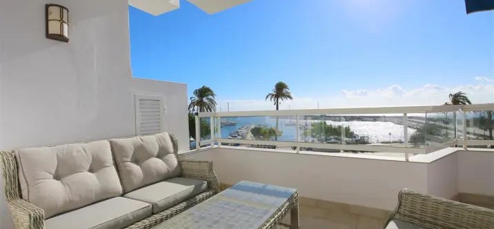 Short-term rent of middle floor apartment in Estepona 2