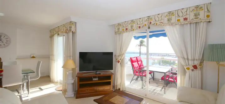 Short-term rent of middle floor apartment in Estepona 3