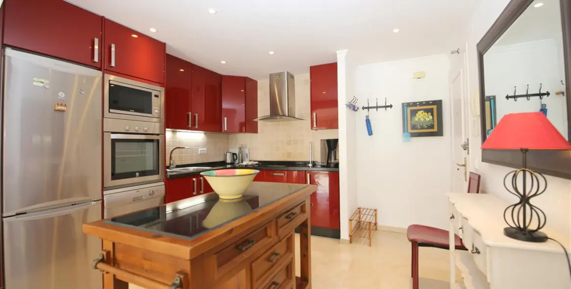 Short-term rent of middle floor apartment in Estepona 5