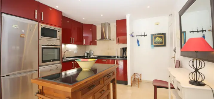 Short-term rent of middle floor apartment in Estepona 4