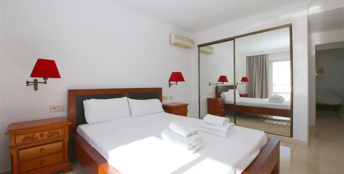 Short-term rent of middle floor apartment in Estepona 10