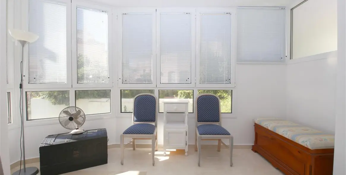 Short-term rent of middle floor apartment in Estepona 15