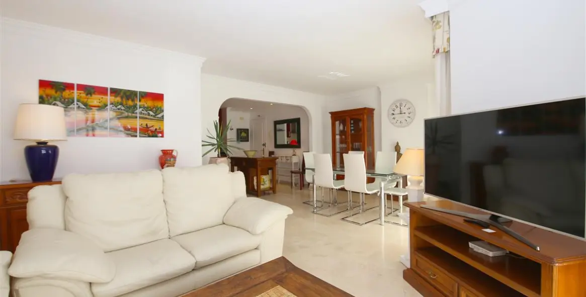 Short-term rent of middle floor apartment in Estepona 17