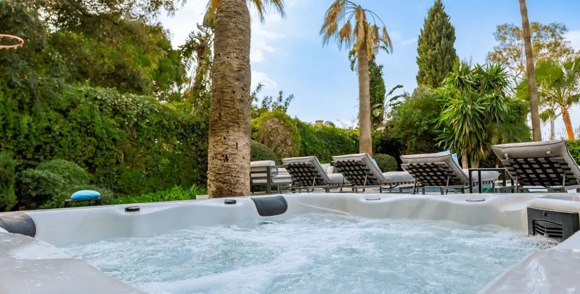 Long-term rent of detached villa in El Paraiso 4