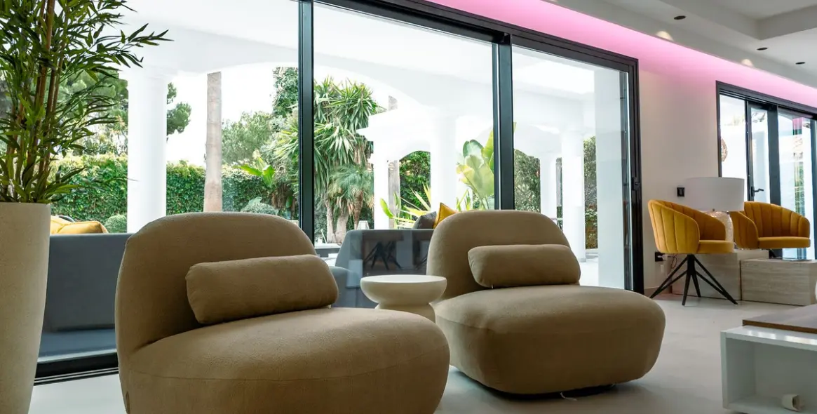 Long-term rent of detached villa in El Paraiso 9