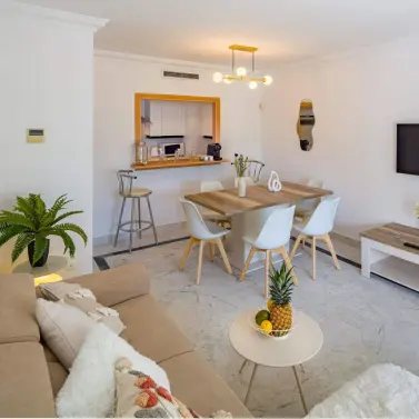 Sale of middle floor apartment in Puerto Banús