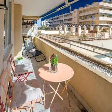 Sale of middle floor apartment in Puerto Banús