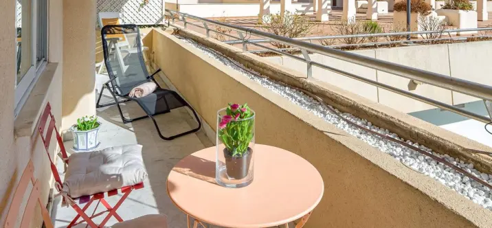 Sale of middle floor apartment in Puerto Banús 2