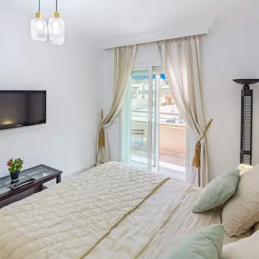 Sale of middle floor apartment in Puerto Banús