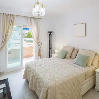 Sale of middle floor apartment in Puerto Banús