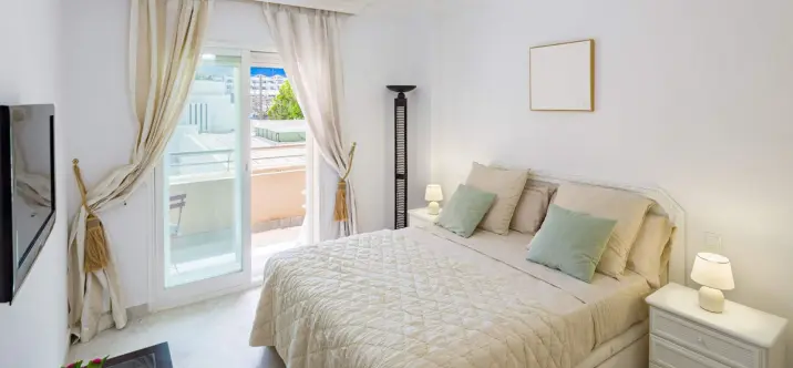 Sale of middle floor apartment in Puerto Banús 4