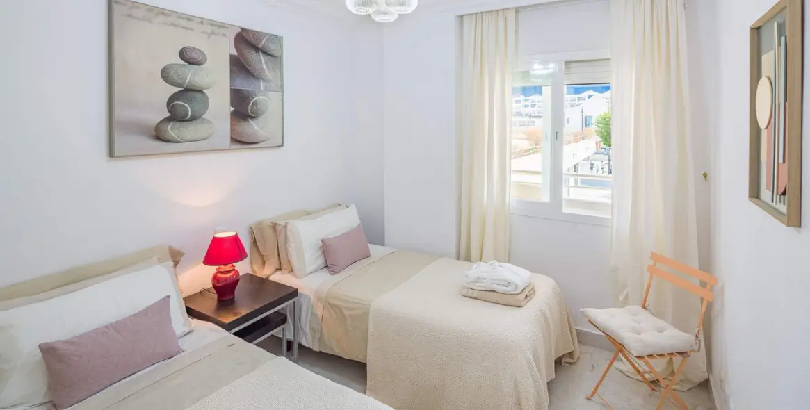 Sale of middle floor apartment in Puerto Banús 6