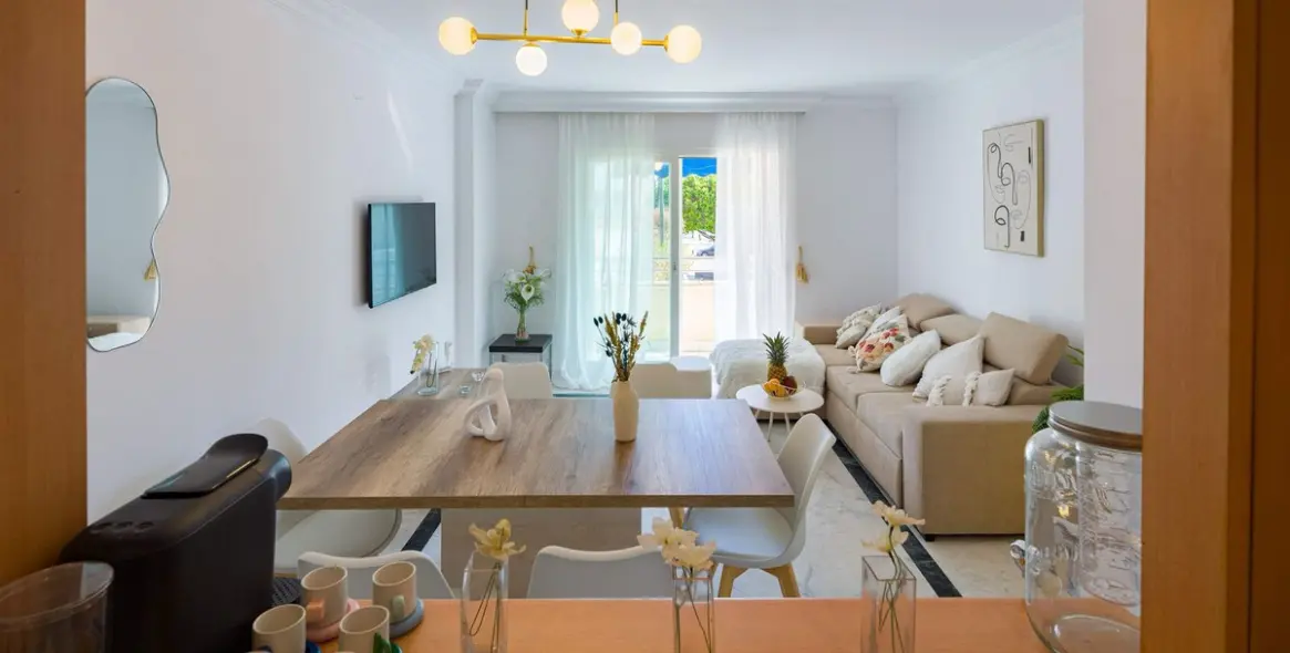 Sale of middle floor apartment in Puerto Banús 16