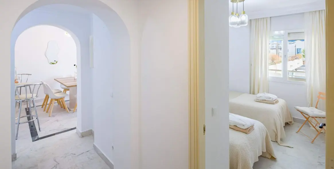 Sale of middle floor apartment in Puerto Banús 22
