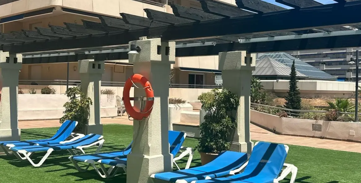 Sale of middle floor apartment in Puerto Banús 24