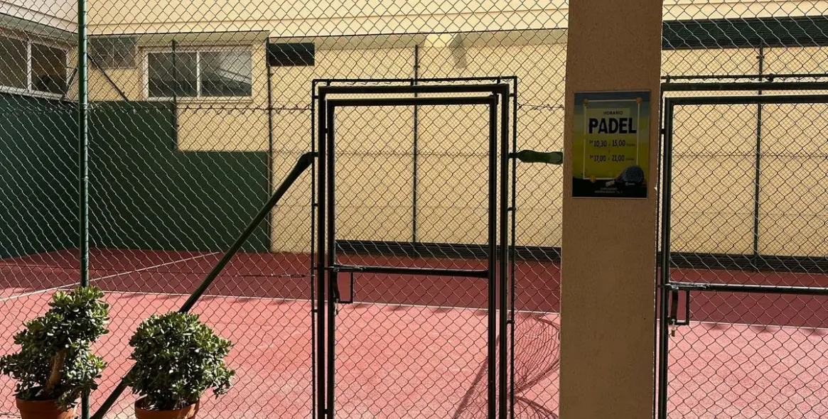 Sale of middle floor apartment in Puerto Banús 26