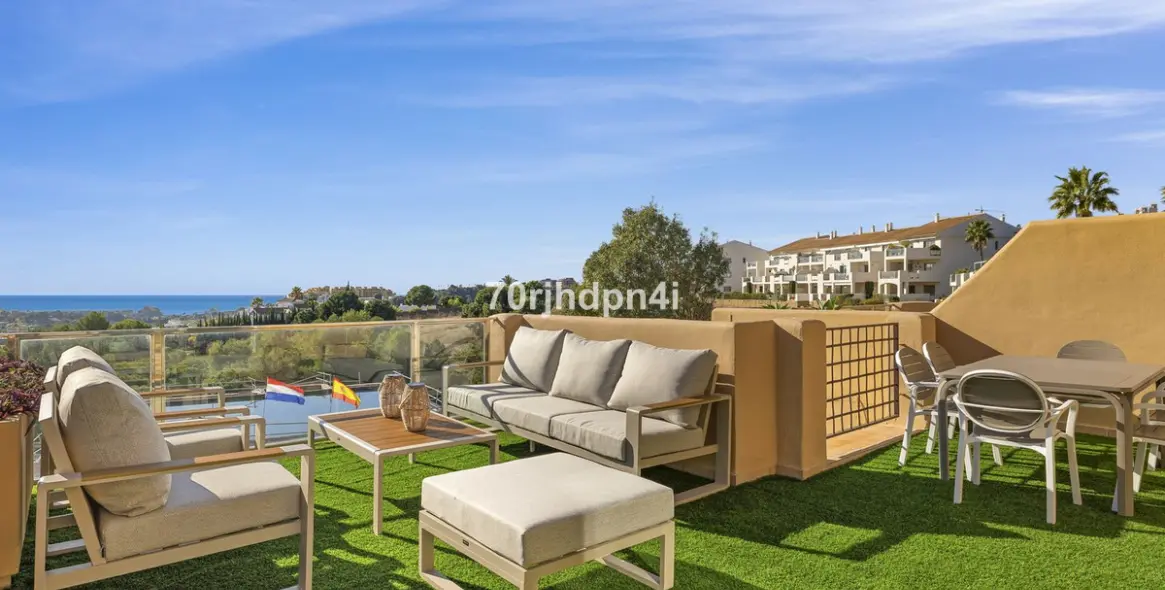 Sale of penthouse in Estepona 35