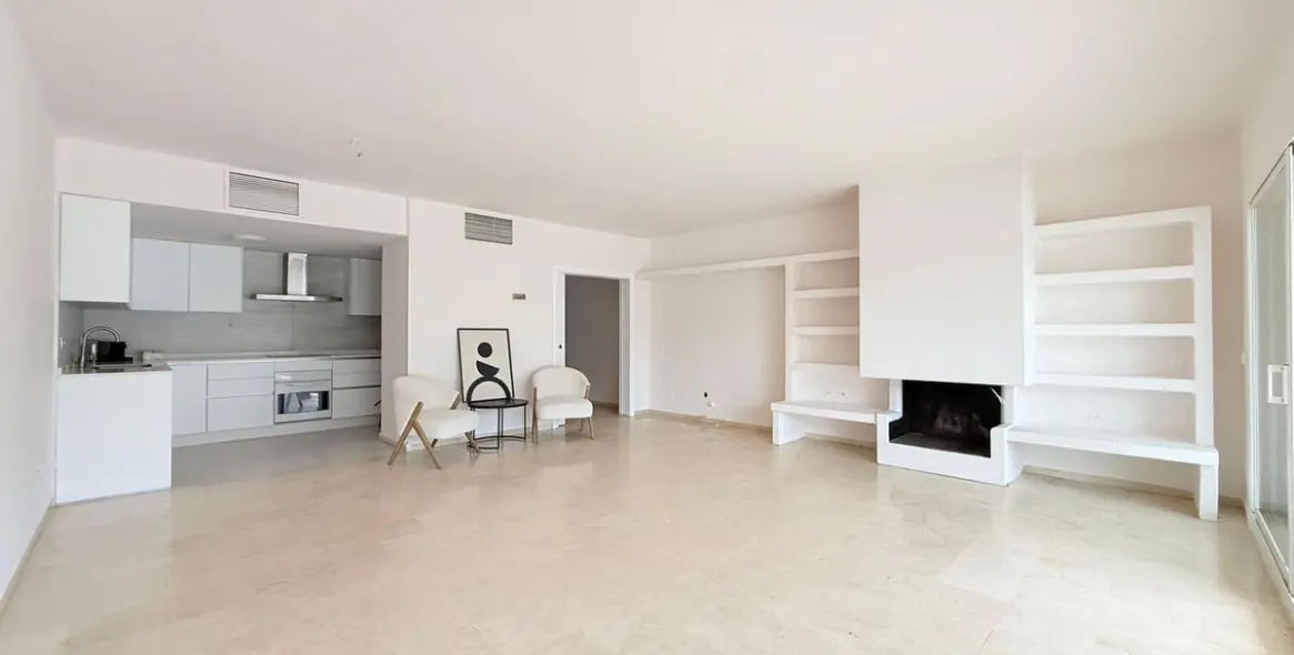 Sale of ground floor apartment in The Golden Mile 4