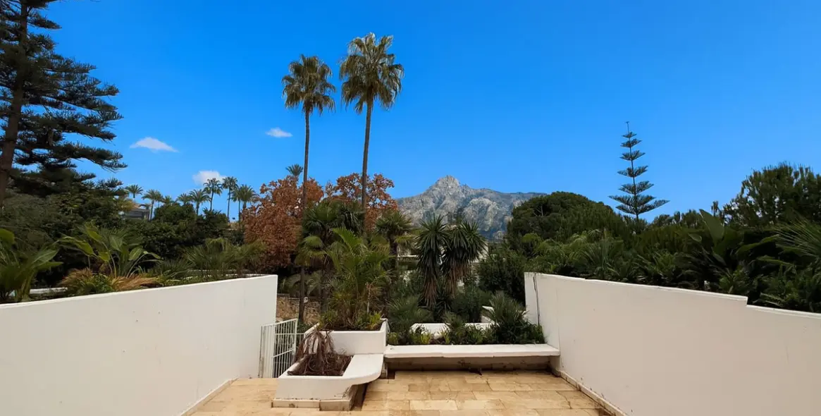 Sale of ground floor apartment in The Golden Mile 12